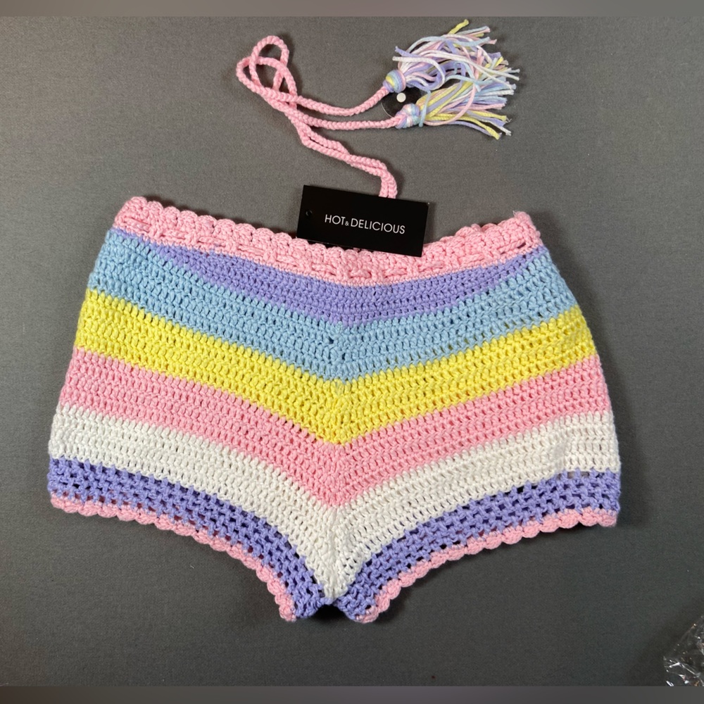 Hot & Delicious‎ Crochet shorts or bathing suit bottoms size Small